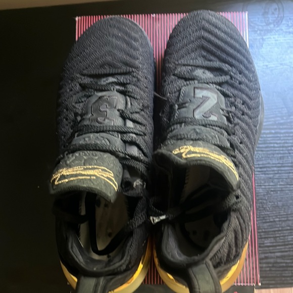 Lebron 16